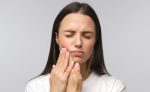 দাঁতের ক্ষয় হওয়ার কারণ ও এর সুরক্ষায় কী খাবেন?