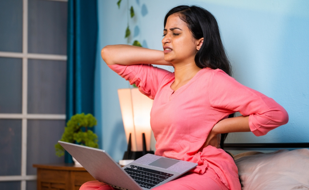 ঘাড় ও পিঠে ব্যথা হওয়ার পেছনে দায়ী যে অভ্যাস
