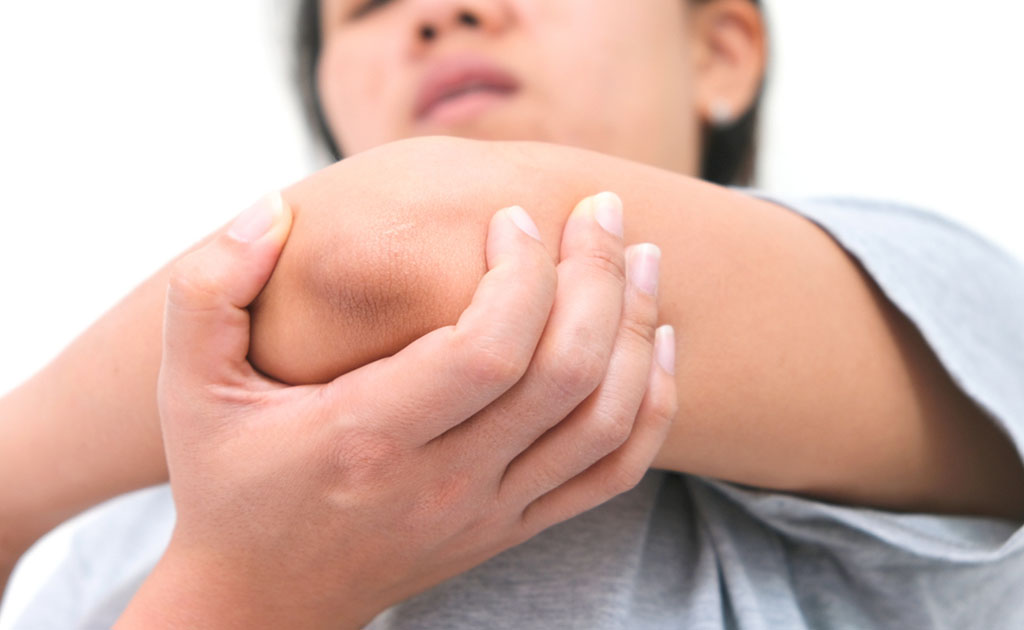 টেনিস এলবো বা কনুইয়ে ব্যথা | কীভাবে এই সমস্যার সমাধান পাবেন?