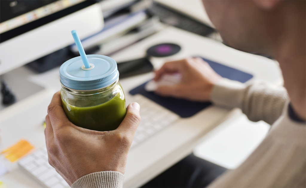 গরমে হাইড্রেটেড ও ফিট থাকতে ট্রাই করুন ডিটক্স ড্রিংকস